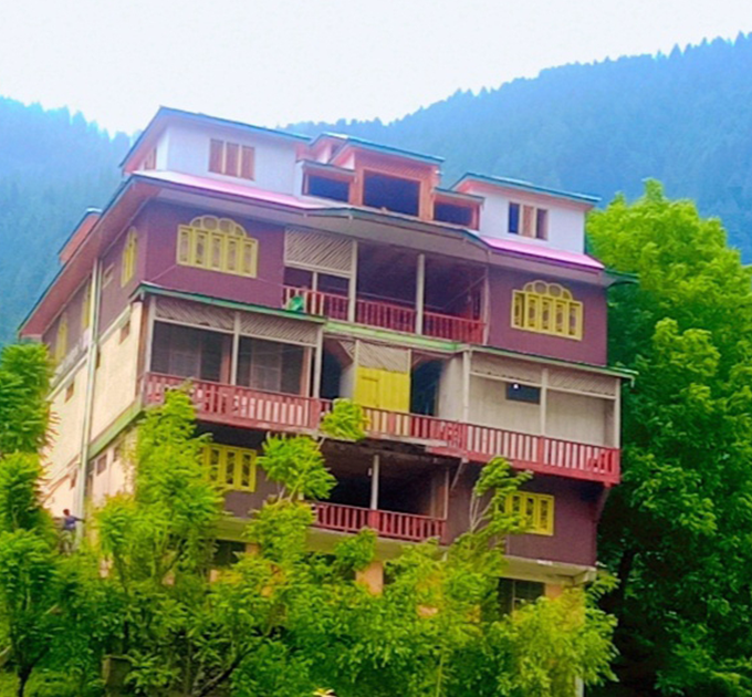 Kashmir Dosut Lodges, Sharda