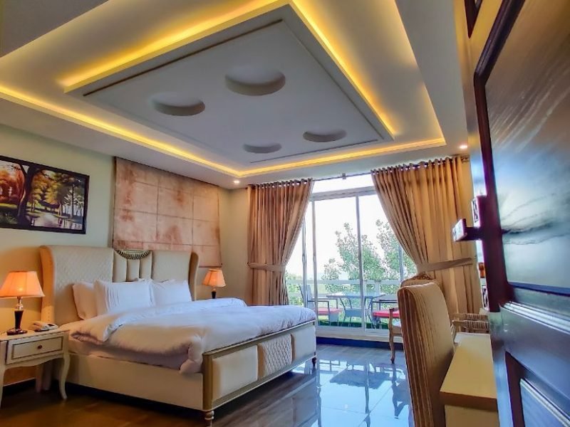 Executive Suite-Valley View