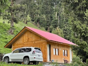 Strawberry Huts, Naltar